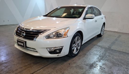 Nissan • Altima