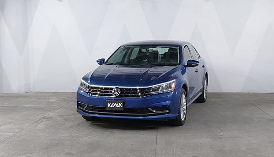Volkswagen • Passat