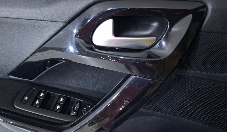 Peugeot 208 1.6 FELINE AT Hatchback 2017