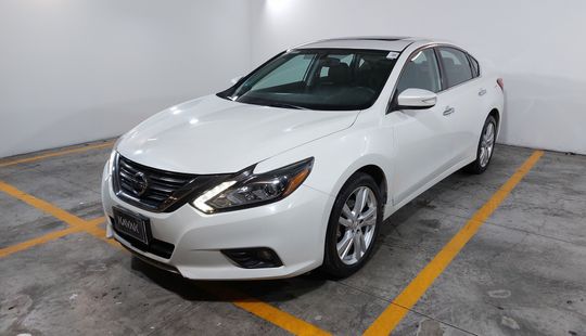 Nissan • Altima