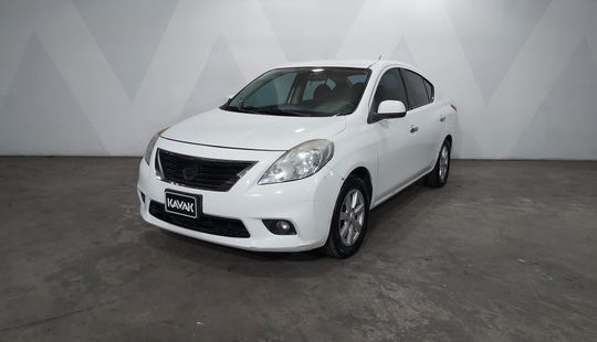 Nissan • Versa