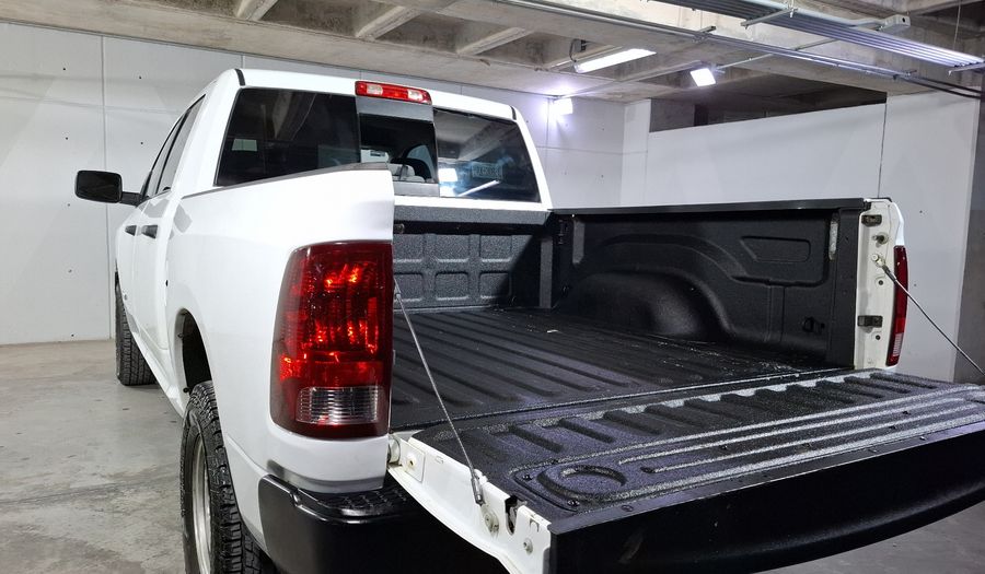 Ram 1500 5.7 CREW CAB SLT TRABAJO 4X4 V8 6AT Pickup 2020