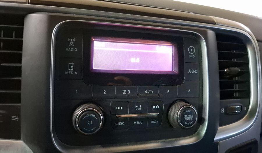 Ram 1500 5.7 CREW CAB SLT TRABAJO 4X4 V8 6AT Pickup 2020