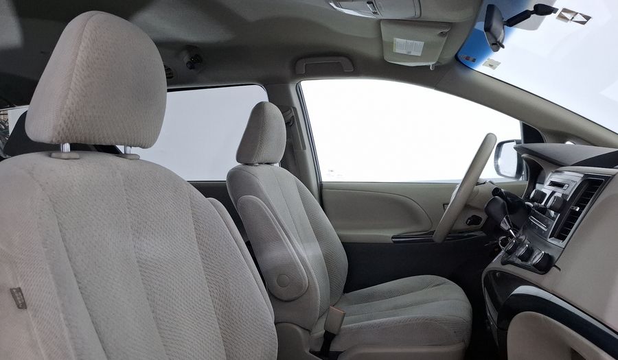 Toyota Sienna 3.5 LE AT Minivan 2014