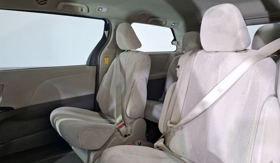 Toyota Sienna 3.5 LE AT Minivan 2014