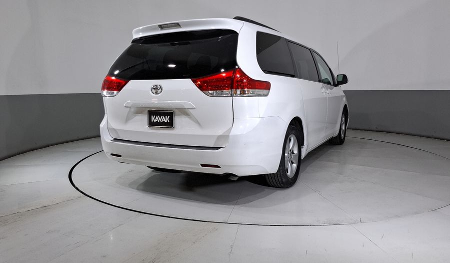 Toyota Sienna 3.5 LE AT Minivan 2014