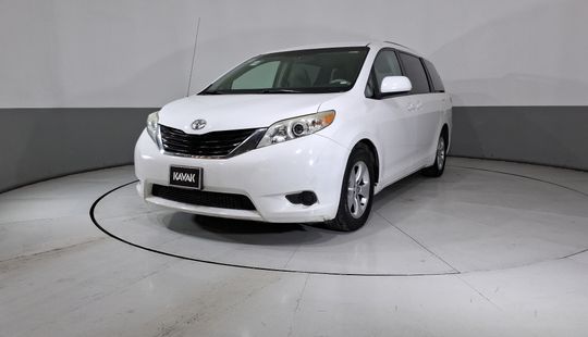Toyota • Sienna