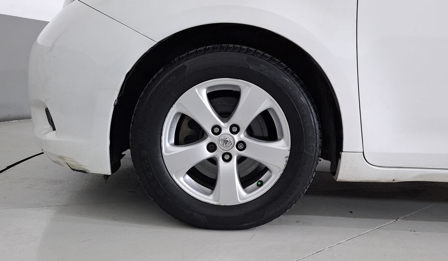 Toyota Sienna 3.5 LE AT Minivan 2014