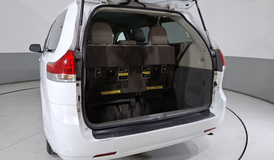 Toyota Sienna 3.5 LE AT Minivan 2014