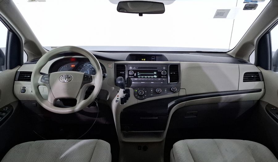 Toyota Sienna 3.5 LE AT Minivan 2014