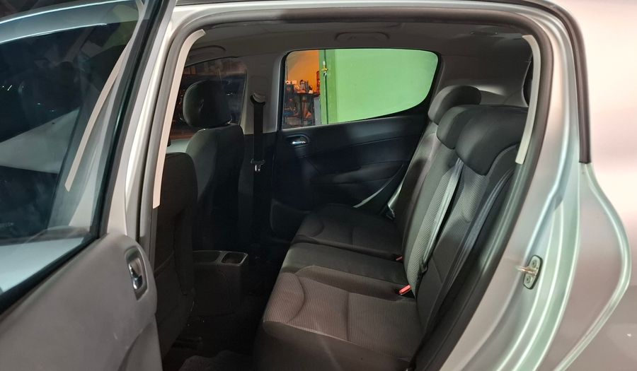 Peugeot 308 1.6 ALLURE NAV MT Hatchback 2015
