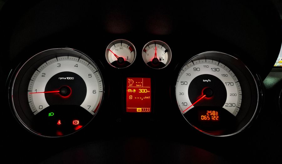 Peugeot 308 1.6 ALLURE NAV MT Hatchback 2015