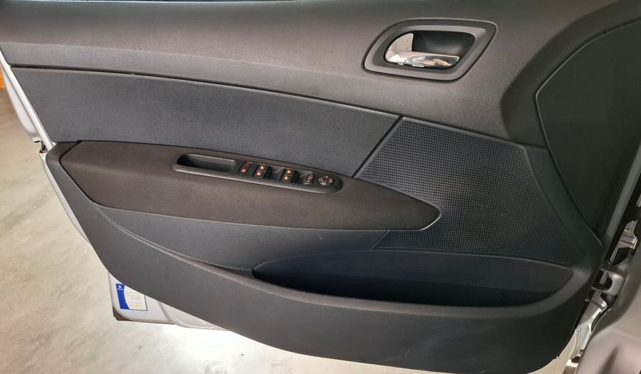 Peugeot 308 1.6 ALLURE NAV MT Hatchback 2015