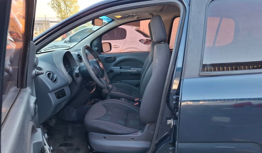 Fiat Uno 1.4 8V ATTRACTIVE 5P Hatchback 2013