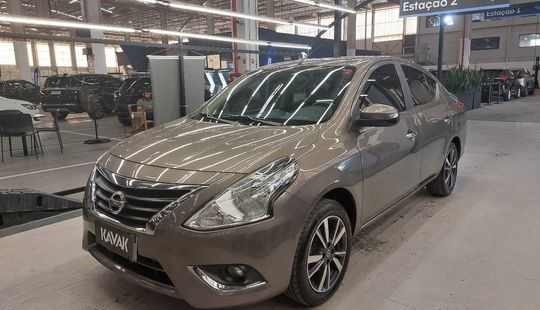Nissan • Versa