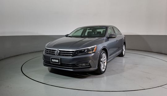 Volkswagen • Passat