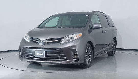 Toyota • Sienna