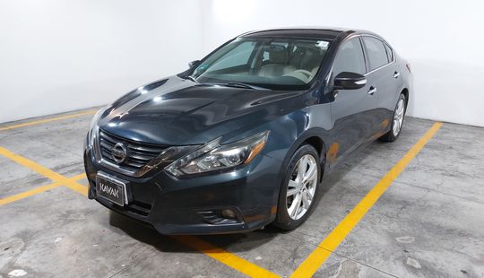 Nissan • Altima