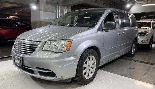 Chrysler • Town & Country