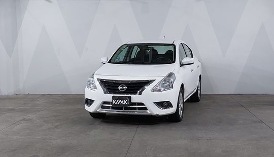 Nissan • Versa