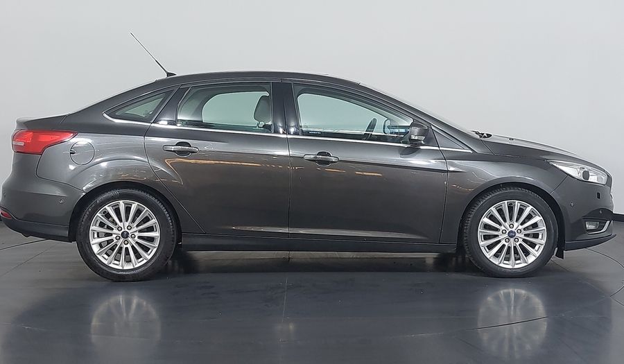 Ford Focus TITANIUM PLUS FASTBACK Sedan 2017