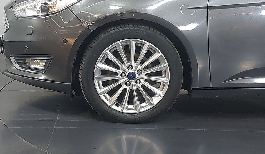 Ford Focus TITANIUM PLUS FASTBACK Sedan 2017
