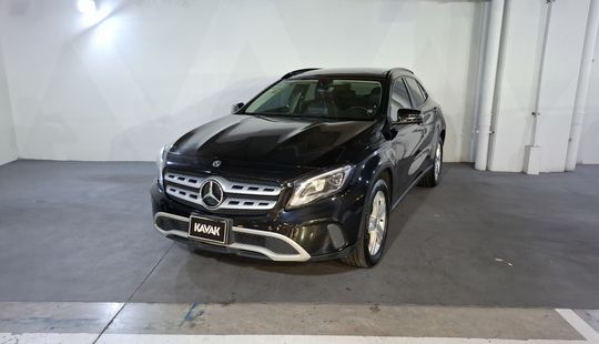 Mercedes Benz • Clase GLA