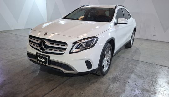 Mercedes Benz • Clase GLA
