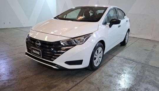 Nissan • Versa