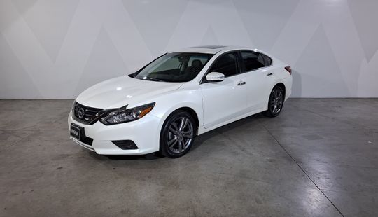 Nissan • Altima