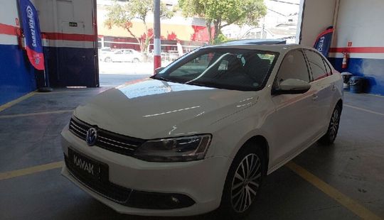 Volkswagen • Jetta