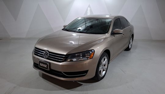 Volkswagen • Passat