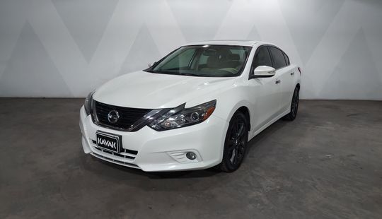 Nissan • Altima