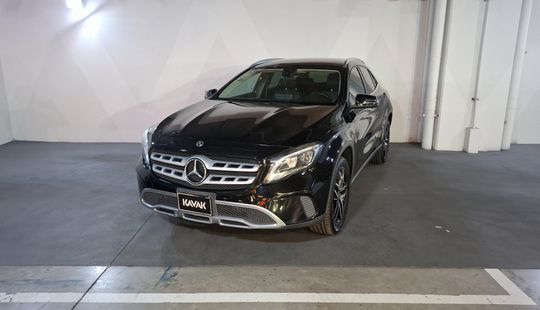 Mercedes Benz • Clase GLA