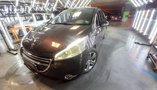Peugeot • 208