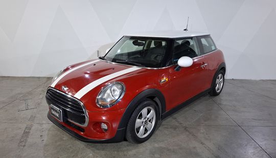 2018 • 68,085 km • Automático