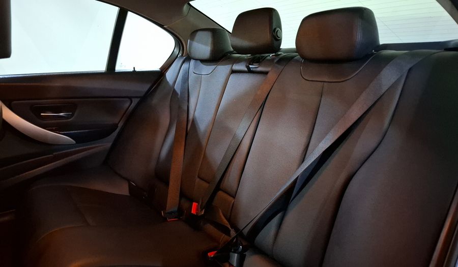 Bmw Serie 3 2.0 320IA Sedan 2013
