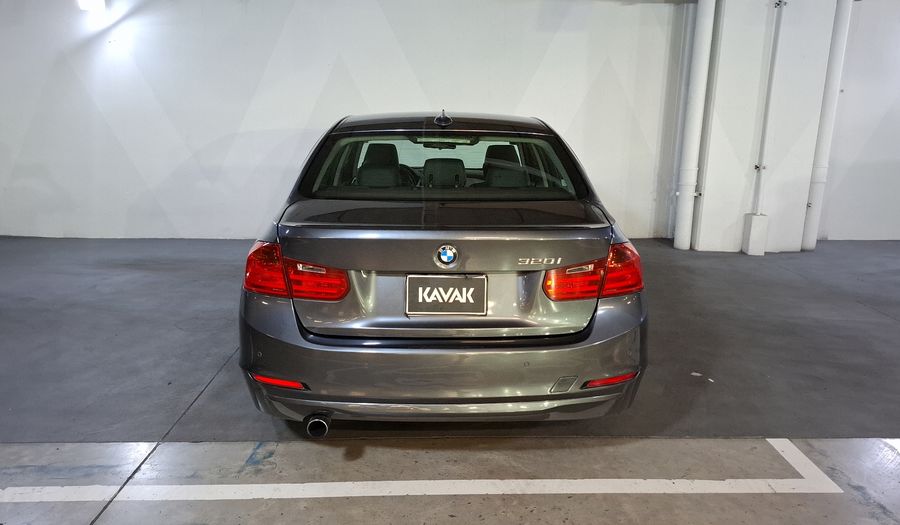 Bmw Serie 3 2.0 320IA Sedan 2013