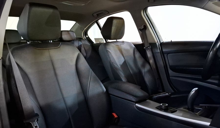 Bmw Serie 3 2.0 320IA Sedan 2013