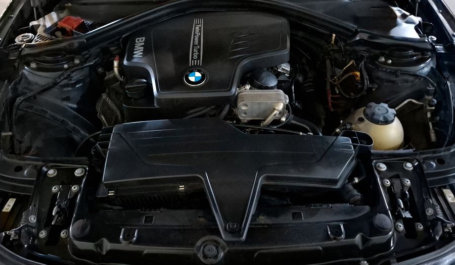 Bmw Serie 3 2.0 320IA Sedan 2013