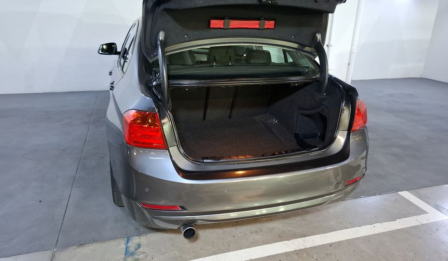 Bmw Serie 3 2.0 320IA Sedan 2013