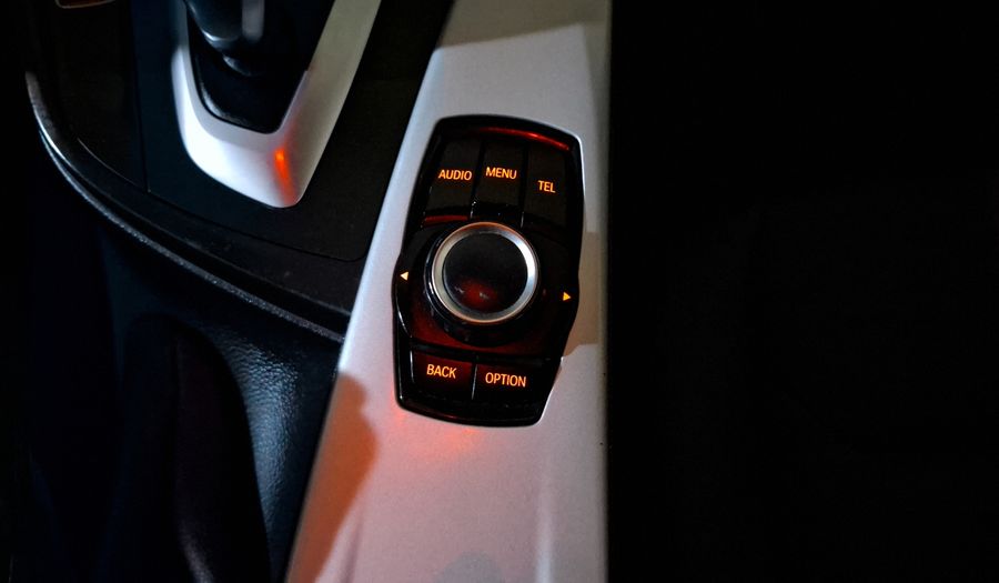 Bmw Serie 3 2.0 320IA Sedan 2013