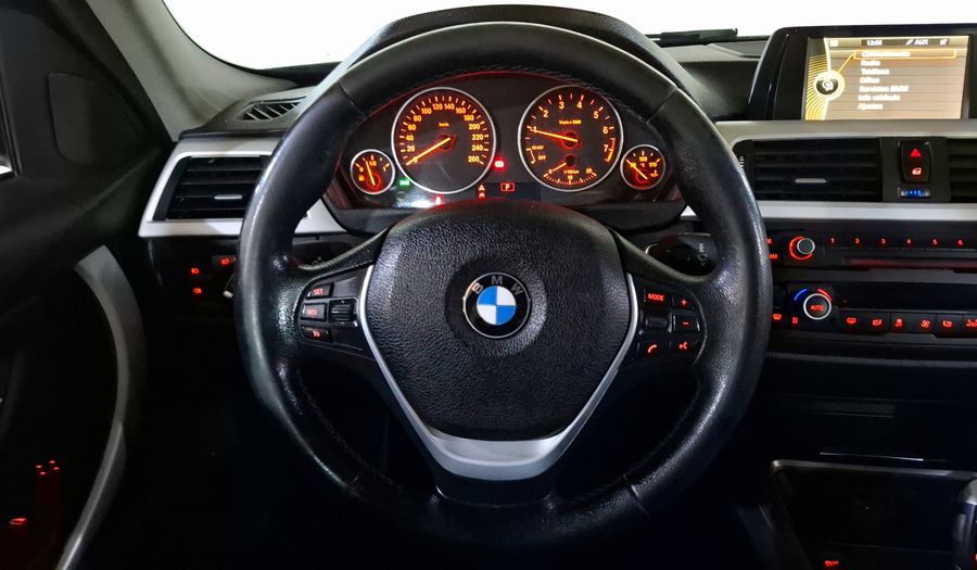 Bmw Serie 3 2.0 320IA Sedan 2013