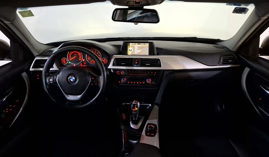 Bmw Serie 3 2.0 320IA Sedan 2013