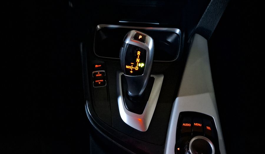 Bmw Serie 3 2.0 320IA Sedan 2013