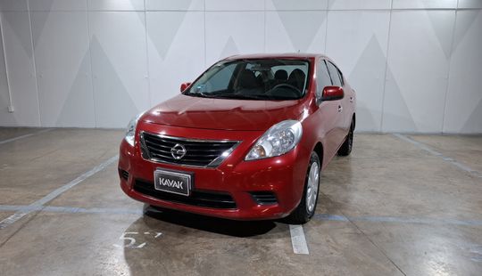 Nissan • Versa