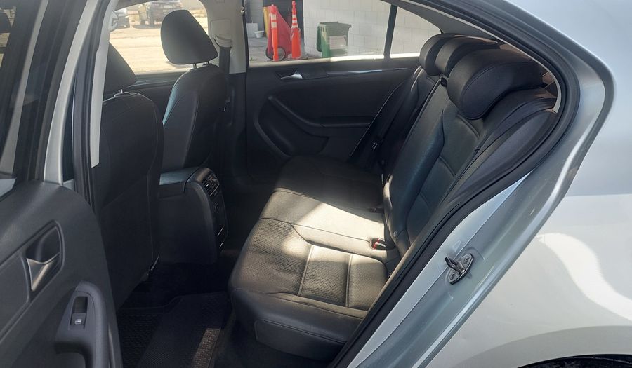 Volkswagen Vento 2.5 LUXURY Sedan 2011