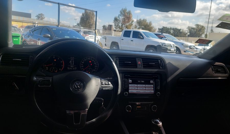 Volkswagen Vento 2.5 LUXURY Sedan 2011