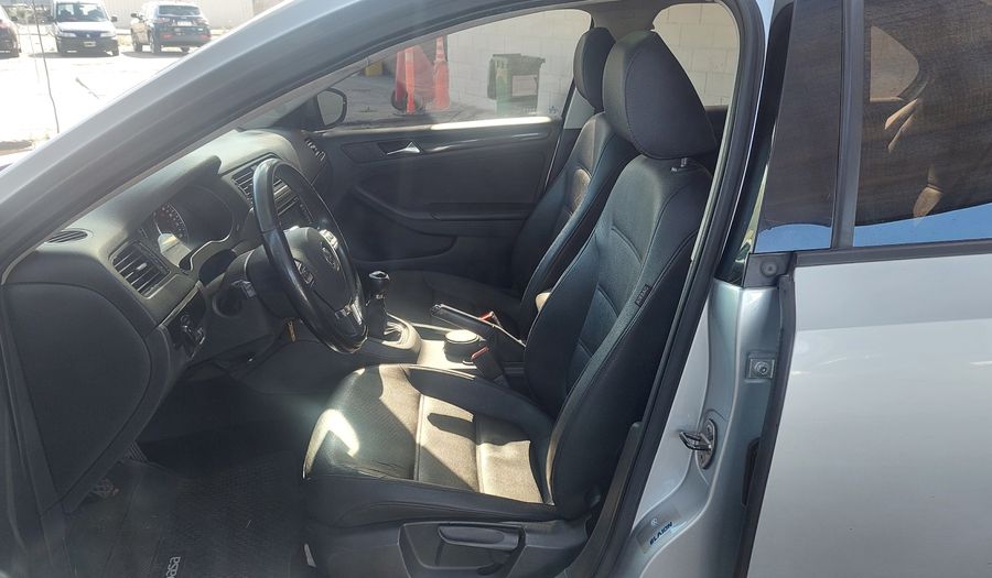 Volkswagen Vento 2.5 LUXURY Sedan 2011