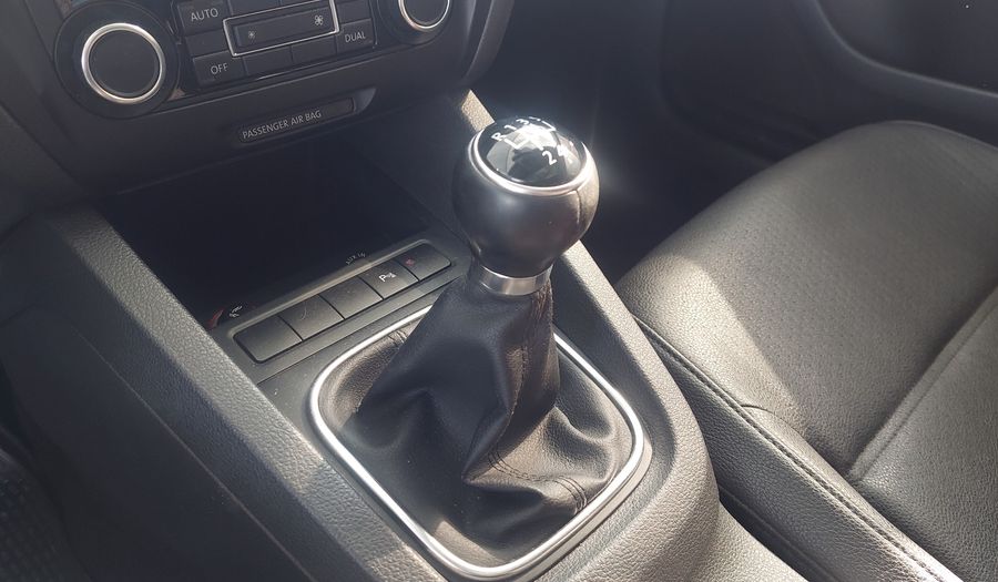 Volkswagen Vento 2.5 LUXURY Sedan 2011